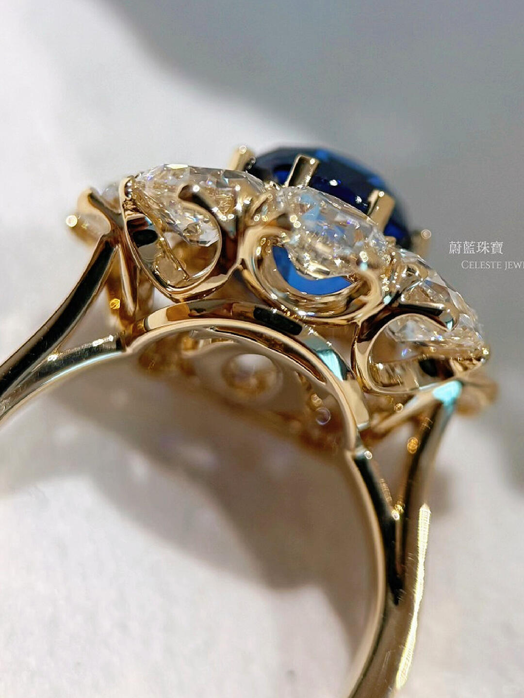 蓝宝石戒指 蓝 气十足的珠宝