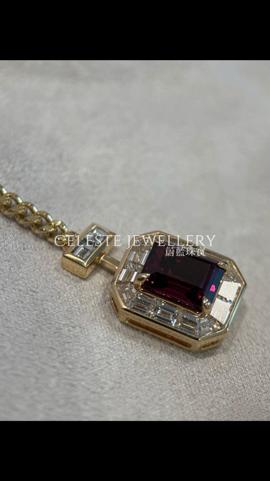 How many possibilities can one centre stone have necklace