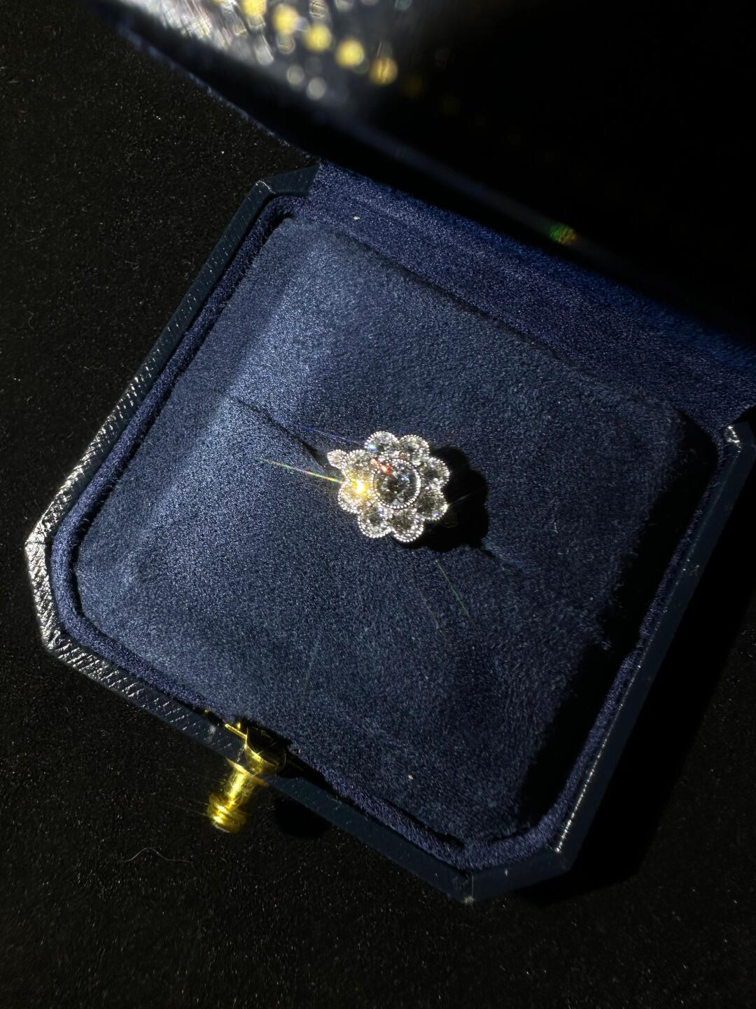 Old European-cut lab-grown diamond sunflower ring, the elegance of antique jewellery